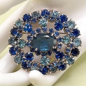 Vintage Blue Rhinestone Oval Brooch, Silver Tone, 1960s, 1 1/8 Inch